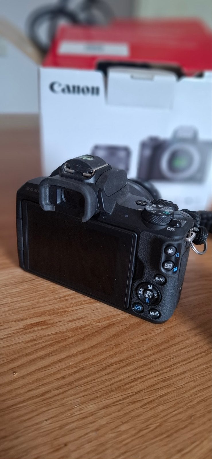 Foto 4 van Canon EOS M50 Systeemcamera met dubbele oplader en extra acc