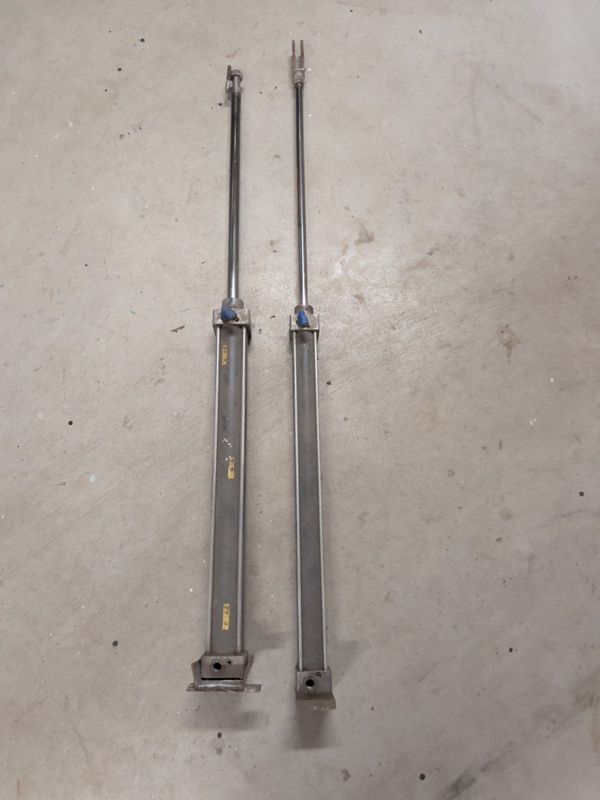 Martonair Pneumatische Cilinders 48cm en 50cm, Ophalen of Verzenden