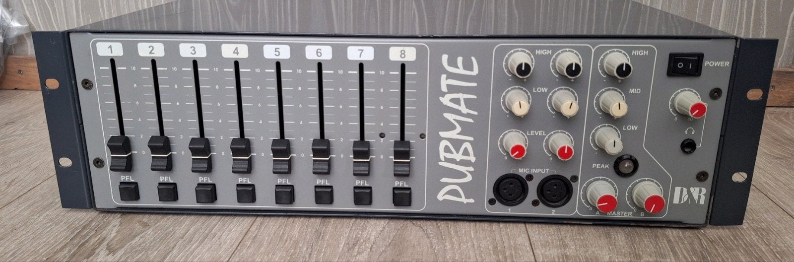 D&R Pubmate. 10 kanaals analoge rackmixer. Dateq Hifi Studio, Muziek en Instrumenten, Ophalen of Verzenden, Gebruikt, 10 tot 20 kanalen