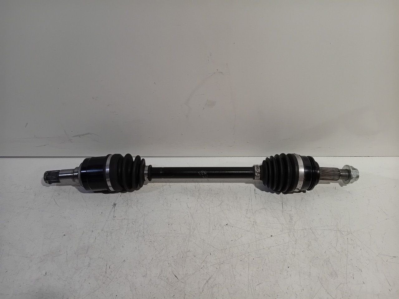 Aandrijfas links voor Mazda 2, Onderdelen@venauto.nl, Van der Ven Autorecycling B.V., Gebruikt, Ettenseweg 76, 4706 PB Roosendaal, The Netherlands