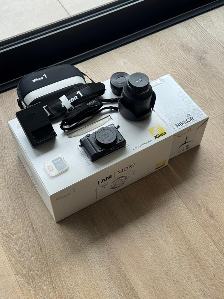 Nikon 1 J5 Zwart + 2 lenzen + accessoires + dozen, Ophalen, Zo goed als nieuw, Nikon, 8 keer of meer