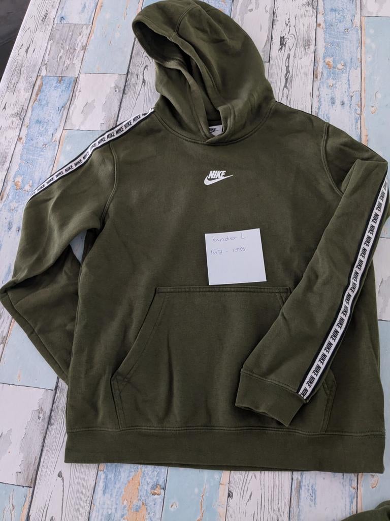 Nike pak hoodie 147-158 pants 158-170, Ophalen of Verzenden, Zo goed als nieuw, Jongen, Trui of Vest