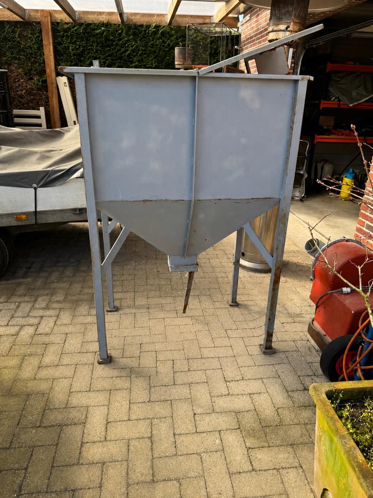 Metalen silo / opslagbak voer/palletkorrels trechteruitloop, Ophalen