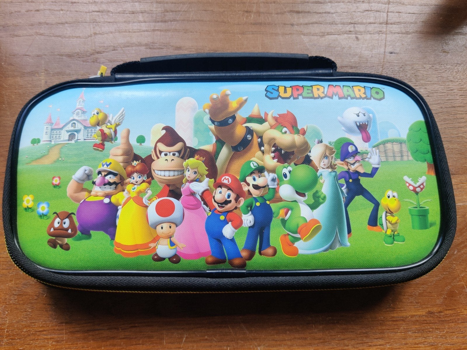Nintendo Switch reisetui Super Mario, Ophalen of Verzenden, Zo goed als nieuw, Met 1 controller, Switch Original