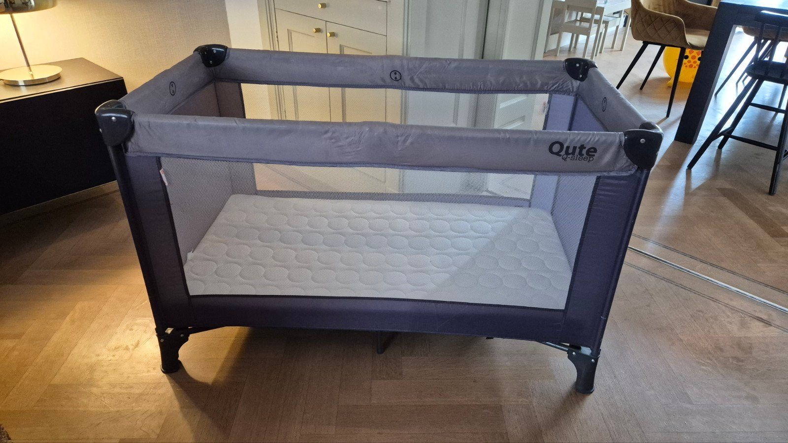 Qute campingbedje met goed dik matras, Gebruikt, Ophalen of Verzenden, Minder dan 140 cm, Matras