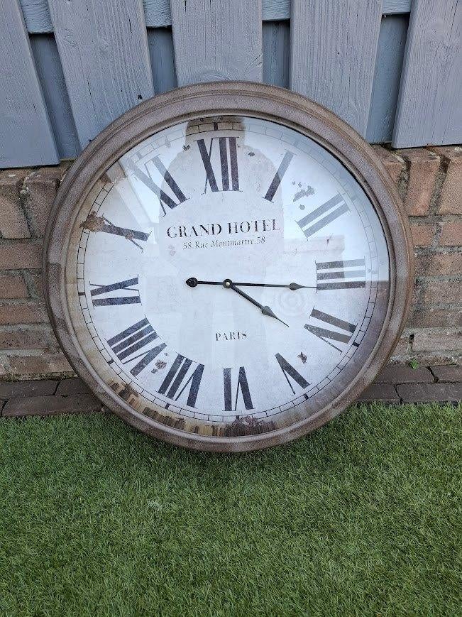 Wandklok vintage Grand Hotel Paris, Huis en Inrichting, Woonaccessoires | Klokken, Ophalen, Zo goed als nieuw, Analoog, Wandklok