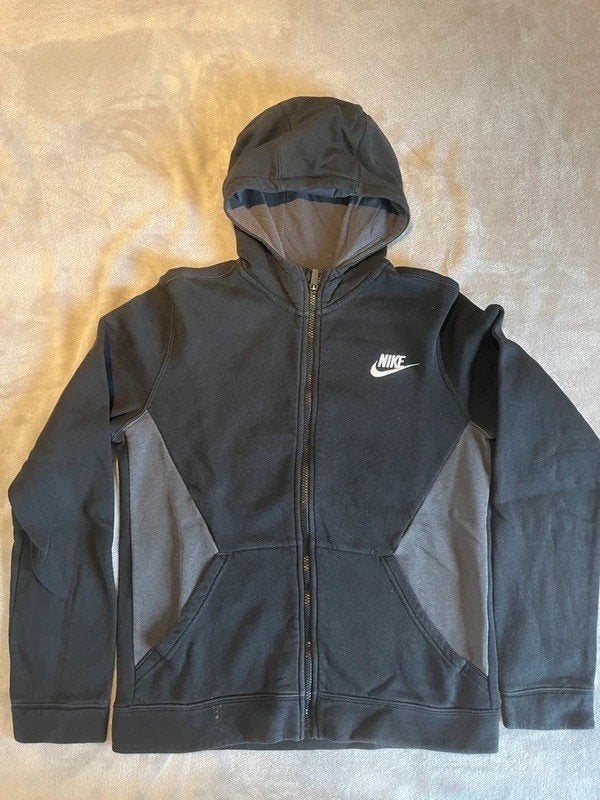 Nike jongensvest zwart grijs maat 158-170, Ophalen of Verzenden, Gebruikt, Jongen, Trui of Vest