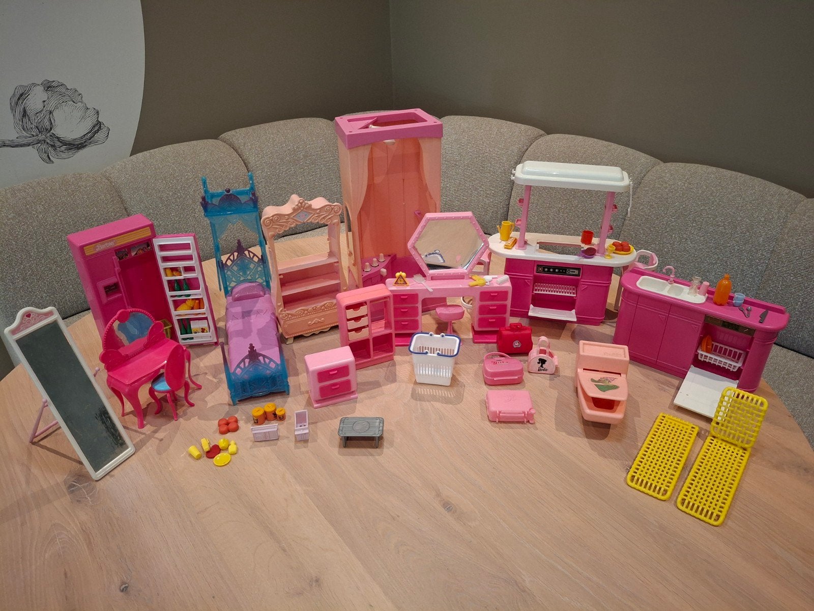 Grote Barbie set: vintage en nieuwere meubels, Ophalen of Verzenden, Gebruikt, Barbie