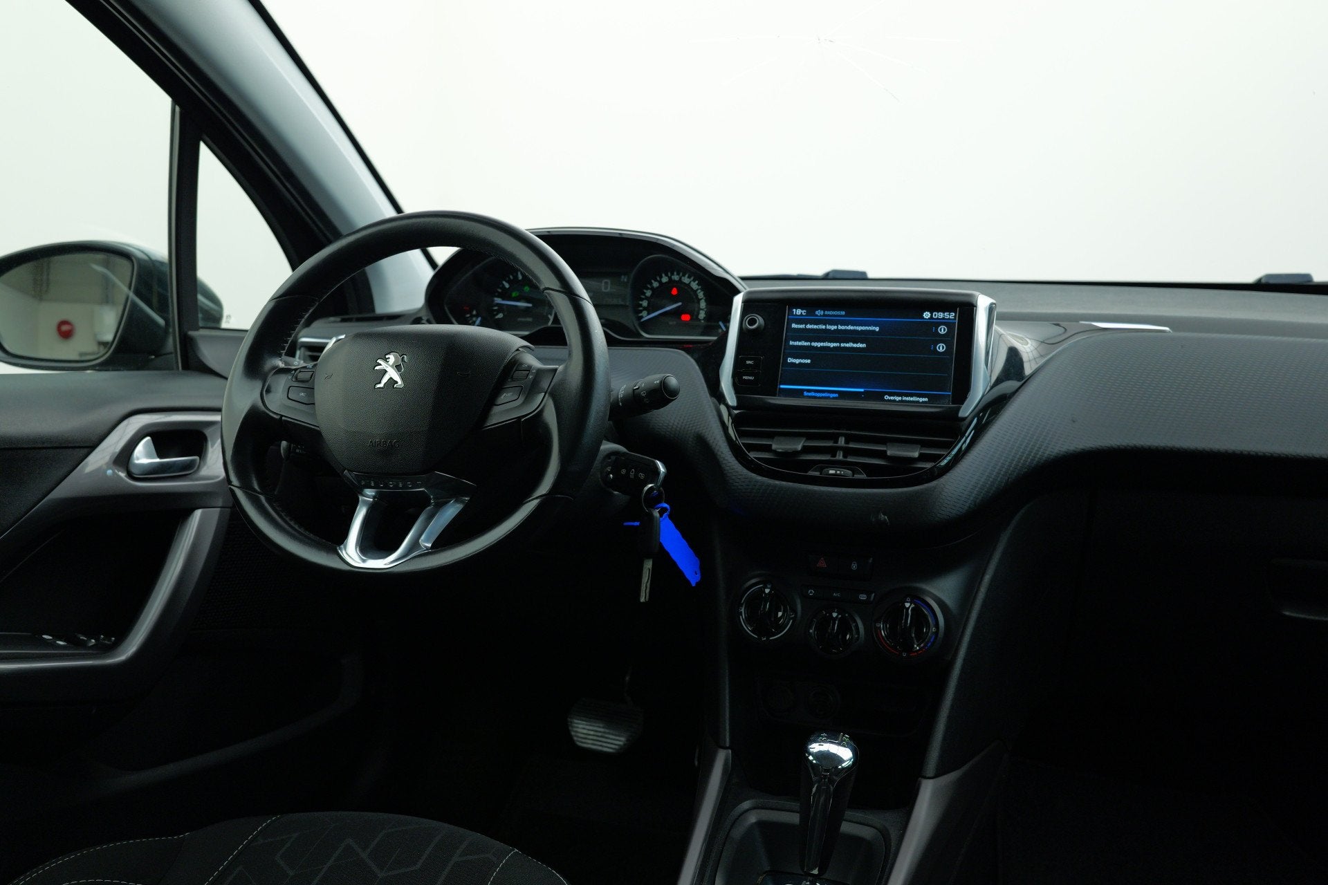 Peugeot 2008 1.2 PureTech Active | Automaat | Cruise control, Auto's, Gebruikt, 1199 cc, Met garantie (alle), 770 kg