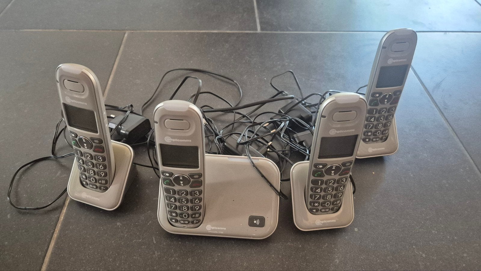 Amplicomms PowerTel 2700 DECT telefoonset (4 handsets), Telecommunicatie, Ophalen of Verzenden, Gebruikt, 4 handsets of meer, Stralingsarm