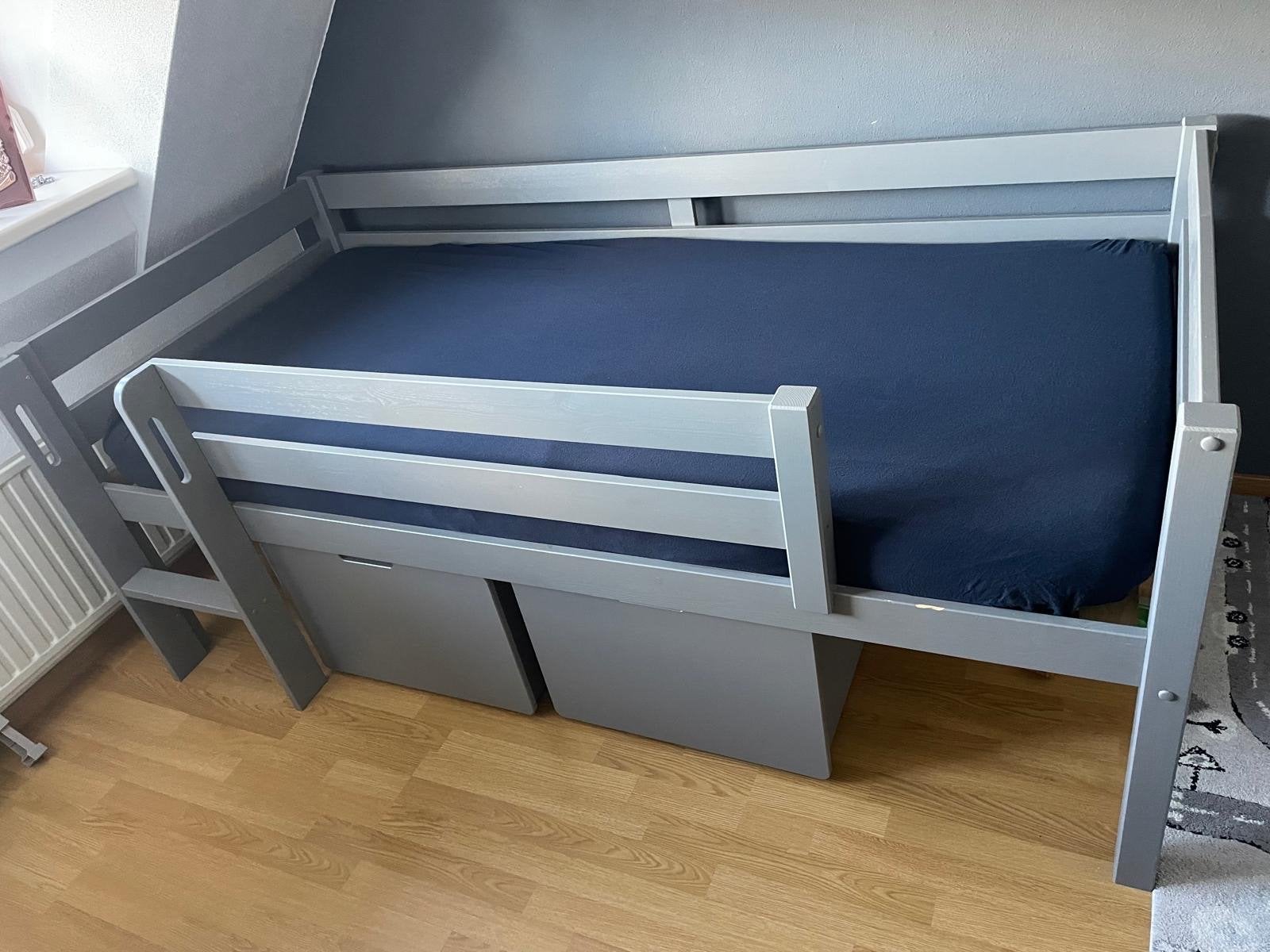 Kinderbed met glijbaan en opberglades - Grijs, Kinderen en Baby's, Ophalen, 85 tot 100 cm, Zo goed als nieuw, Hoogslaper of Stapelbed