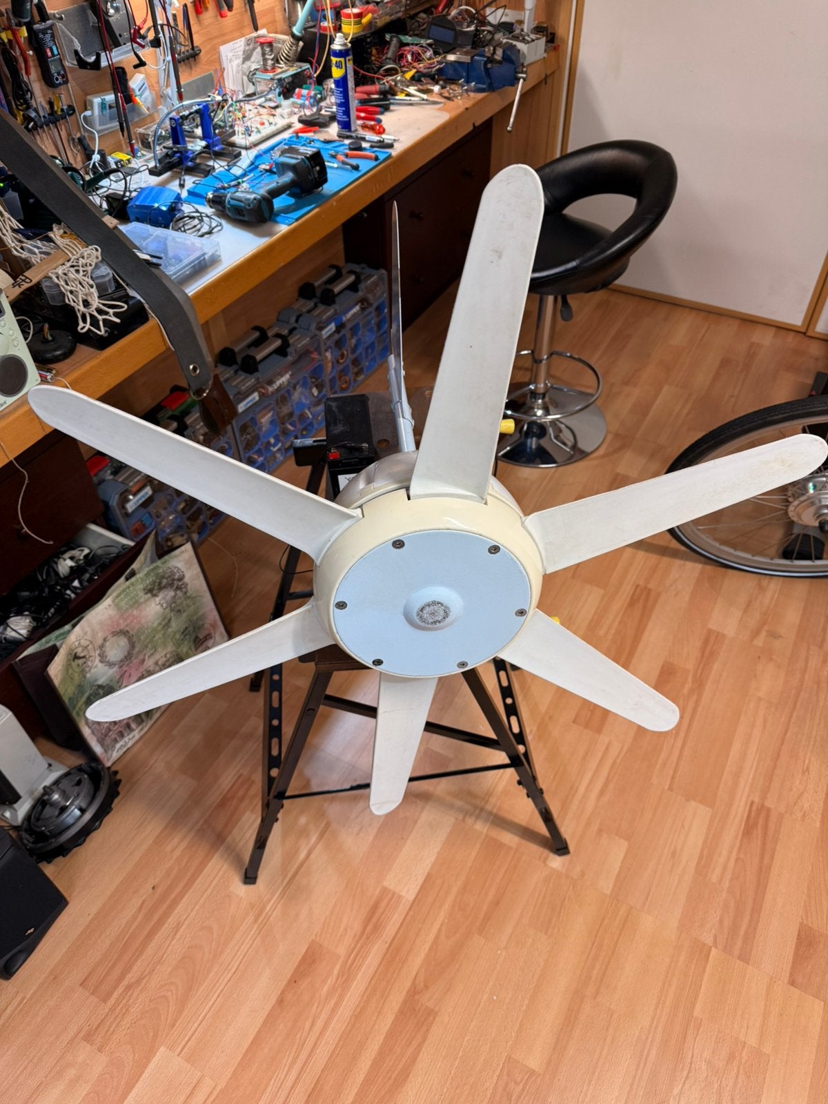 12Volt windgenerator met geintegreerde 12 volt regelaar., Ophalen, Gebruikt