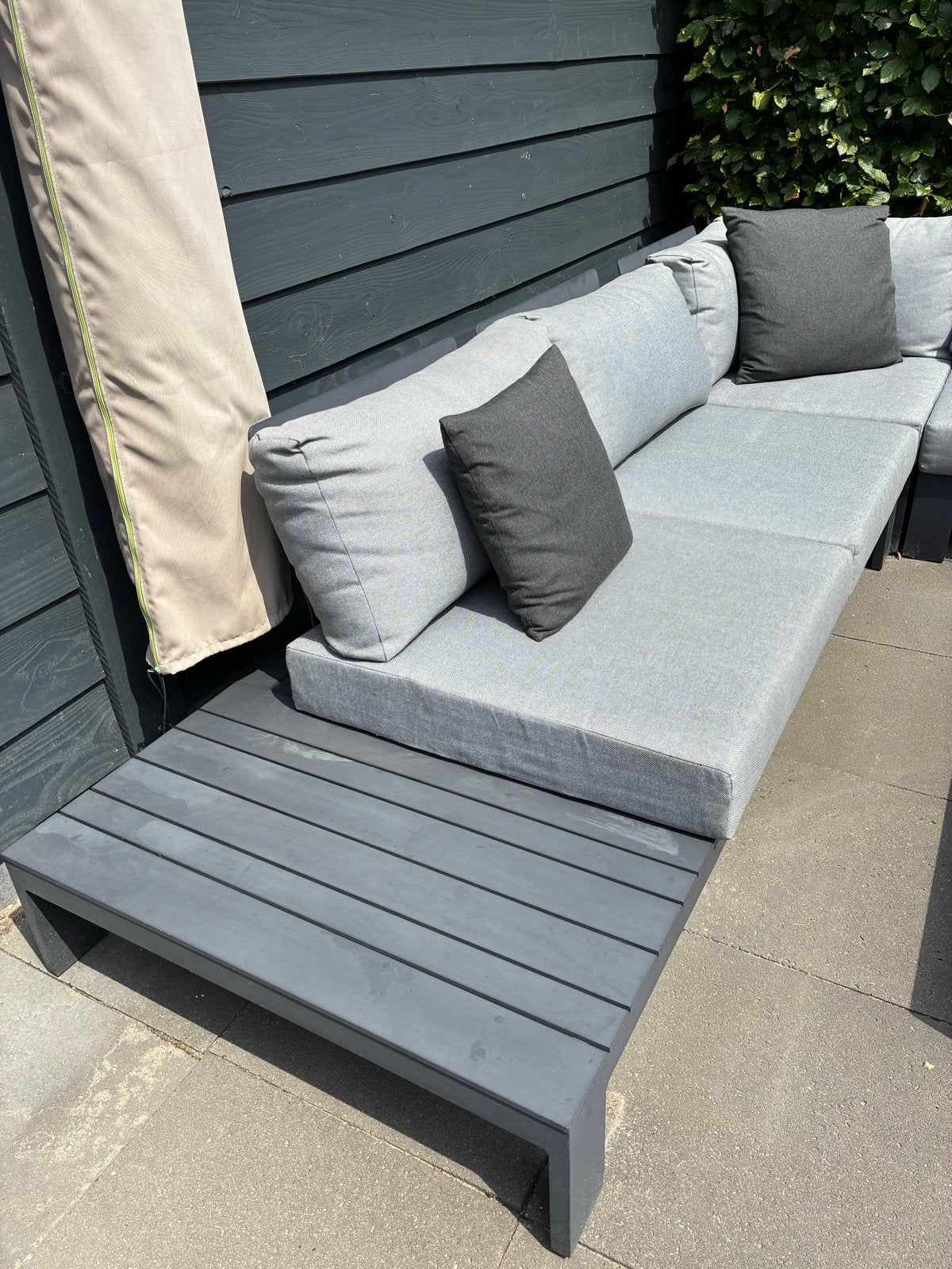 Loungebank met salontafel en bijzettafels, Ophalen, 5 zitplaatsen, Gebruikt, Aluminium
