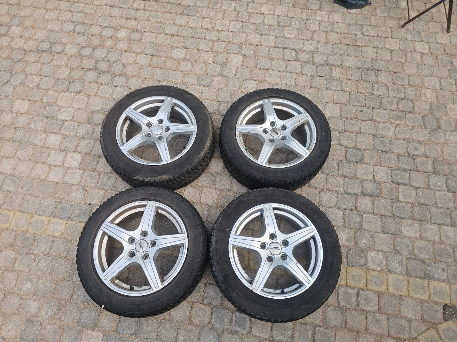Set van 4 winterbanden met velgen - 205/55R16, Ophalen, Gebruikt