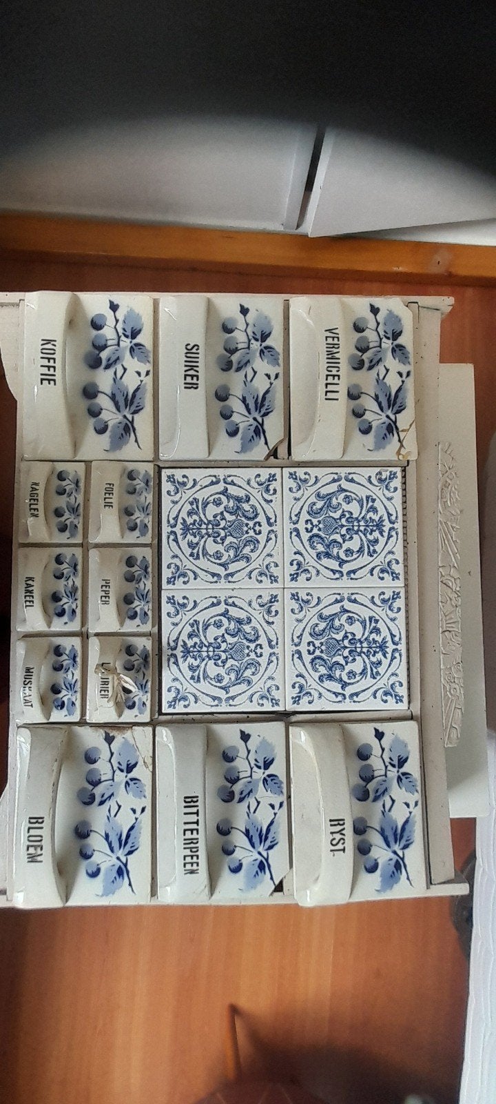 Antiek kruidenrek met 12 porseleinen potjes - Delfts blauw, Ophalen