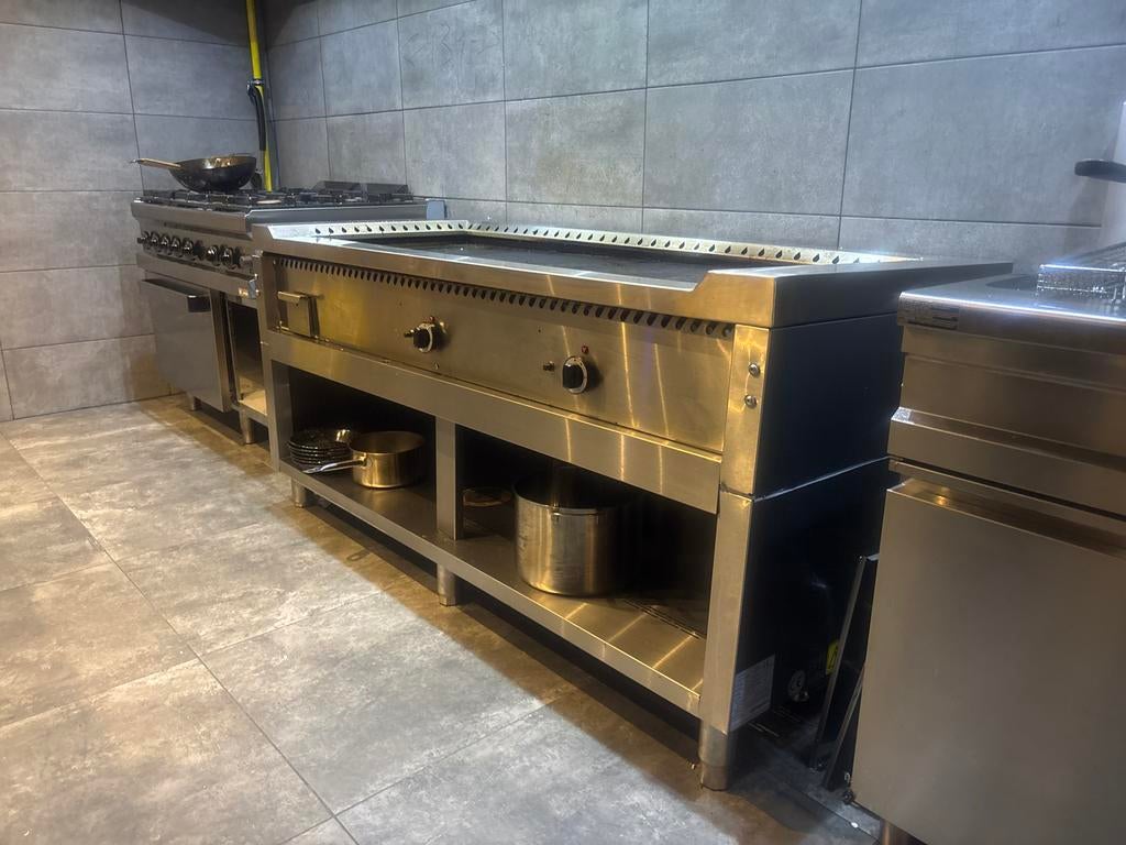 Professionele RVS bakplaat/teppanyaki grill/174cm breed, Zakelijke goederen, Horeca | Keukenapparatuur, Ophalen of Verzenden, Gebruikt
