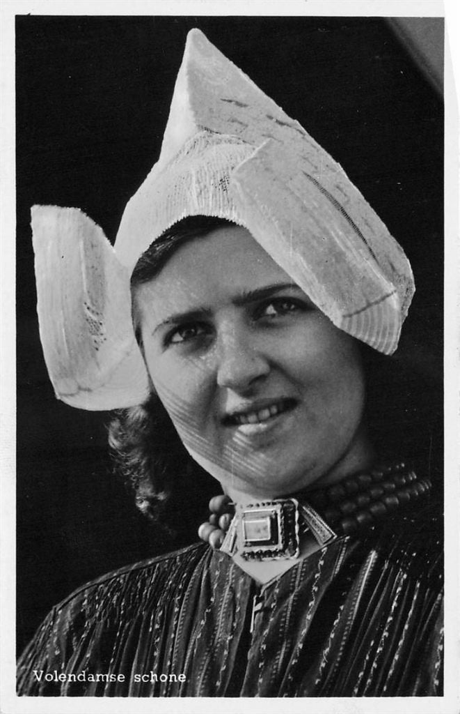 702-443-005 Volendamse Schone, Verzenden, Voor 1920, Noord-Holland