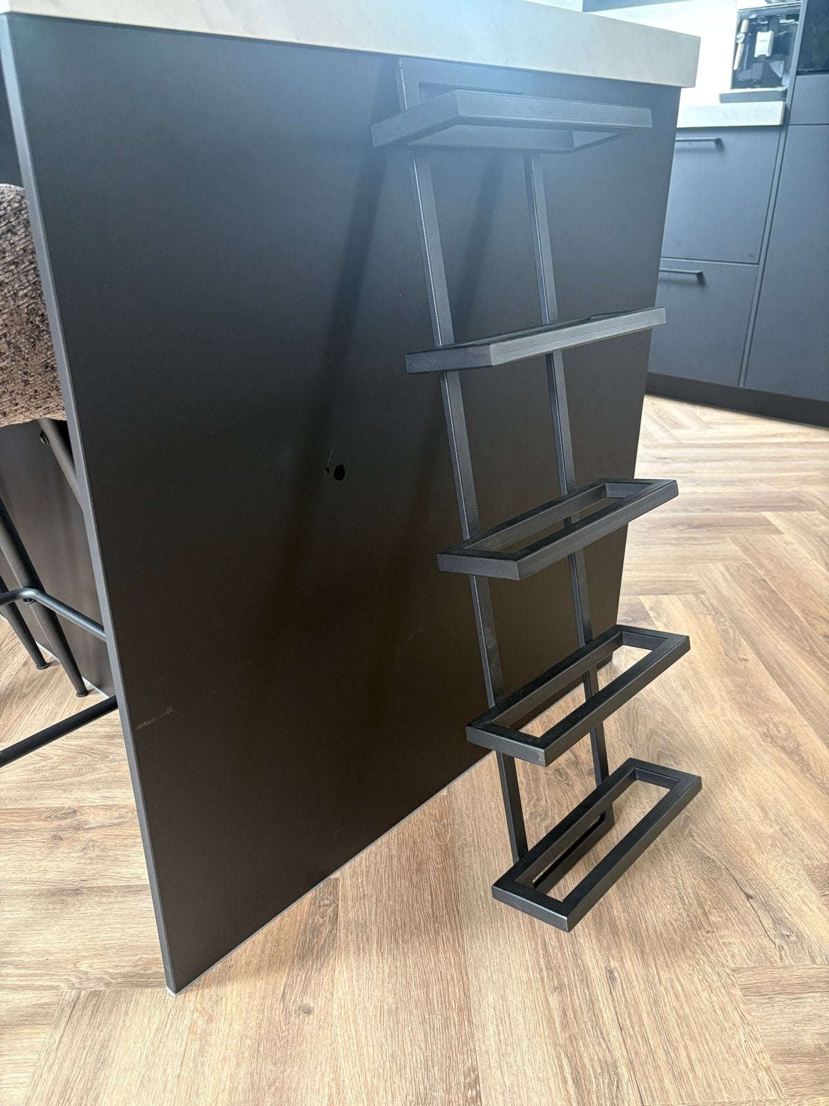 Wijnrek voor 5 flessen - Zwart metaal - 90cm hoog, Huis en Inrichting, Woonaccessoires | Wijnrekken, Ophalen, 5 tot 15 flessen