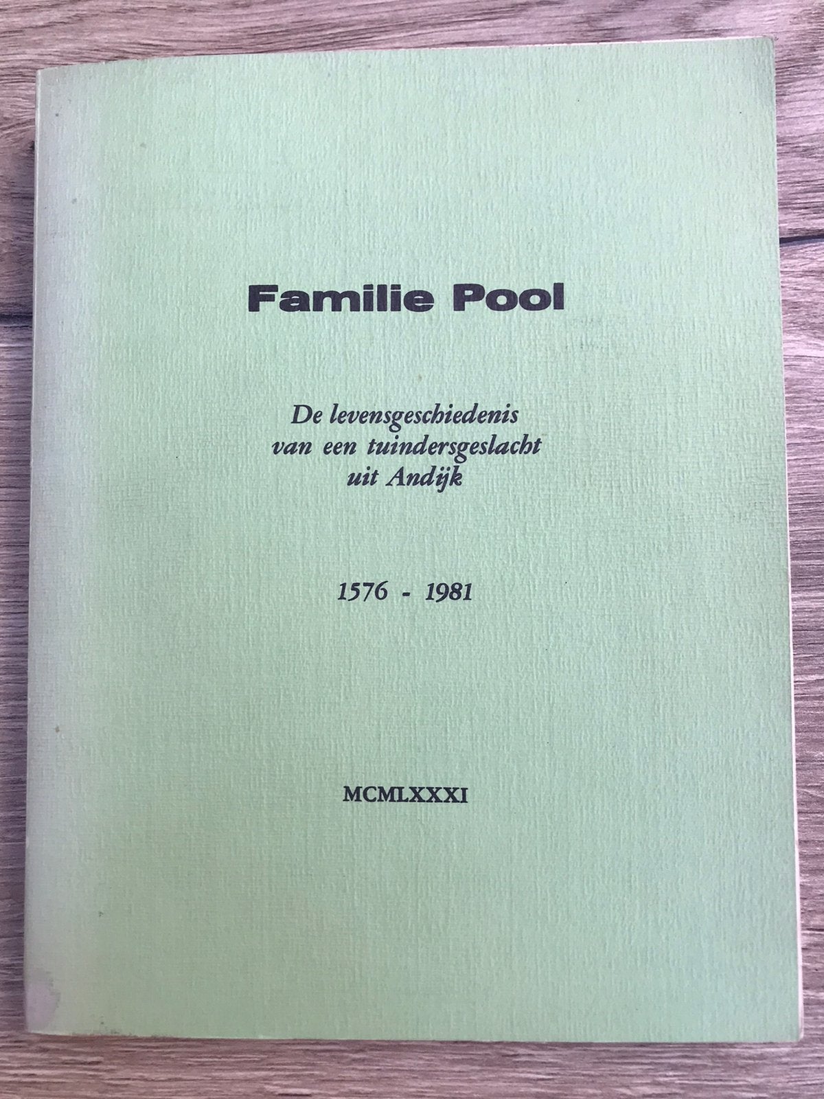 Stamboom Familie Pool uit Andijk, Boeken, Ophalen of Verzenden, Gelezen