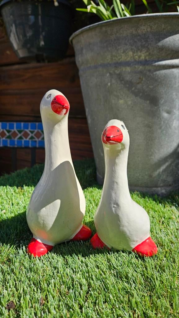 Set van 2 decoratieve ganzenbeelden voor in huis, Tuin en Terras, Tuinbeelden, Ophalen, Zo goed als nieuw, Kunststof, Dierenbeeld