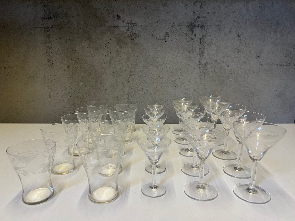 Vintage/antiek geëtst fijn glasservies - 25 glazen, Ophalen of Verzenden