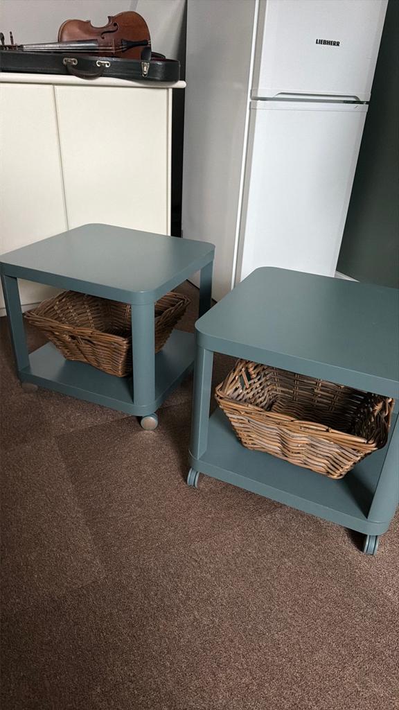 IKEA bijzettafels / nachtkastjes op wieltjes, Huis en Inrichting, Tafels | Bijzettafels, Ophalen of Verzenden, Minder dan 55 cm