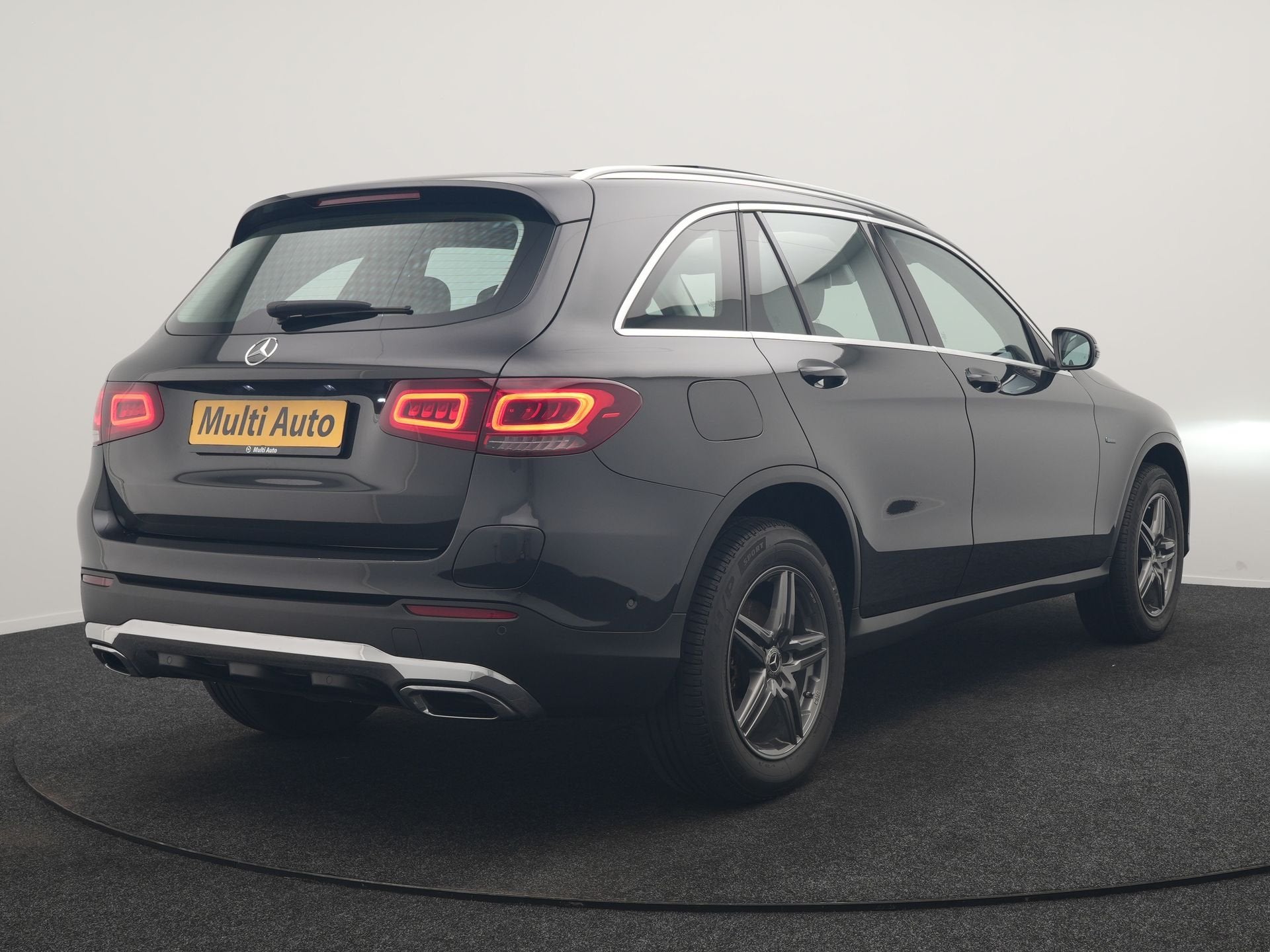 Mercedes-Benz GLC 300e 4MATIC PHEV 313pk Dealer O.H | Panoda, Automaat, Dealer onderhouden, Gebruikt, Zwart