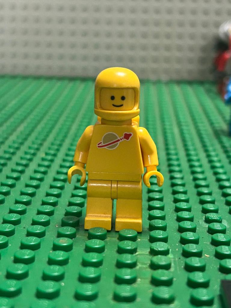 Classic space lego minifiguur Geel - sp007, Ophalen of Verzenden, Zo goed als nieuw