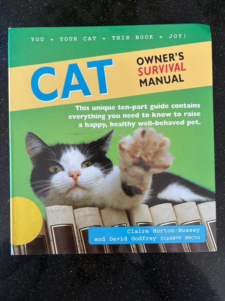 Cat Owner's Survival Manual - Alles voor een blije kat, Ophalen of Verzenden, Zo goed als nieuw, Katten
