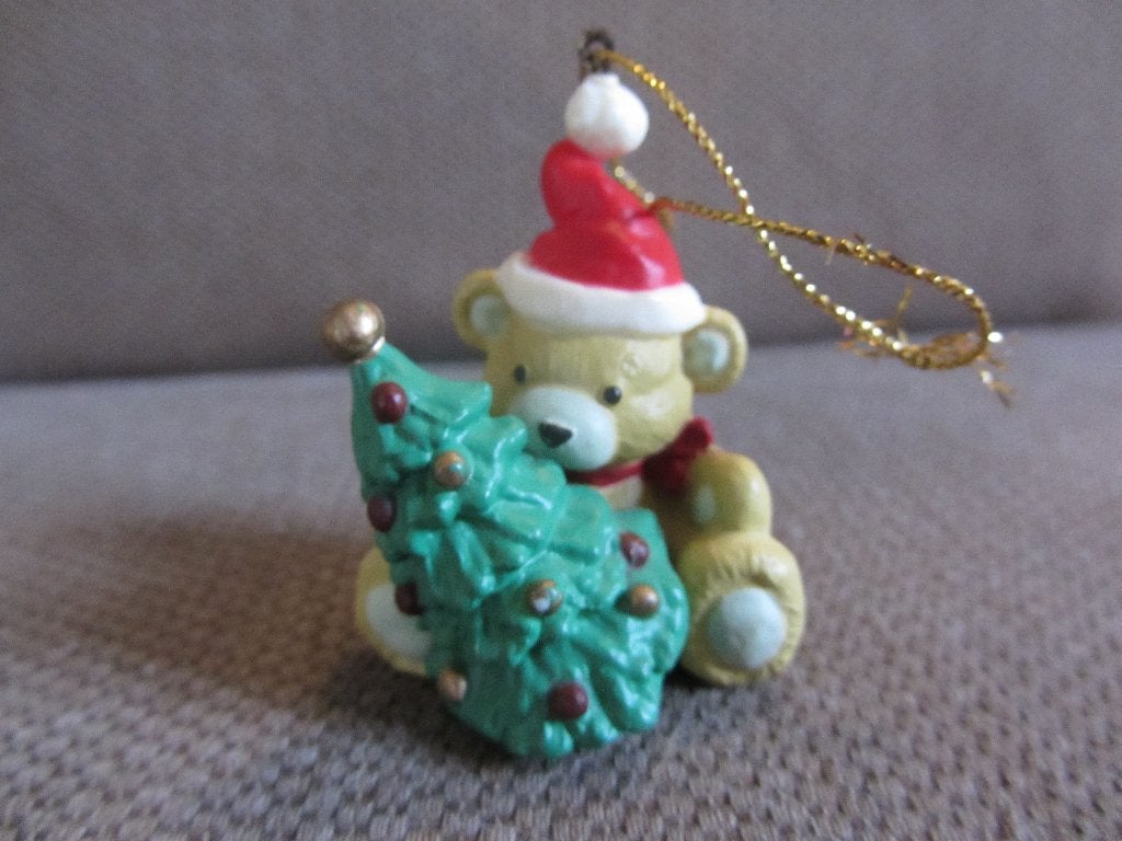 Beeldje beertje met kerstboom, kerst, winter, beer, Ophalen of Verzenden, Zo goed als nieuw, Beeldje, Overige merken