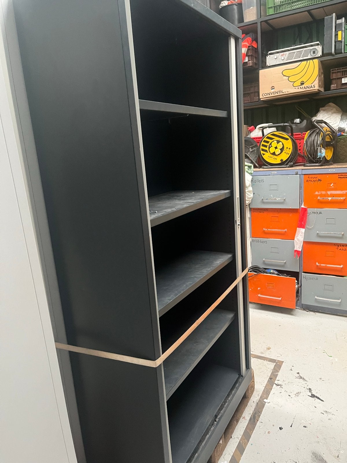 Stalen kast met roldeur, Huis en Inrichting, Kasten | Roldeurkasten en Archiefkasten, Ophalen, Gebruikt, 200 cm of meer, Meerdere deuren