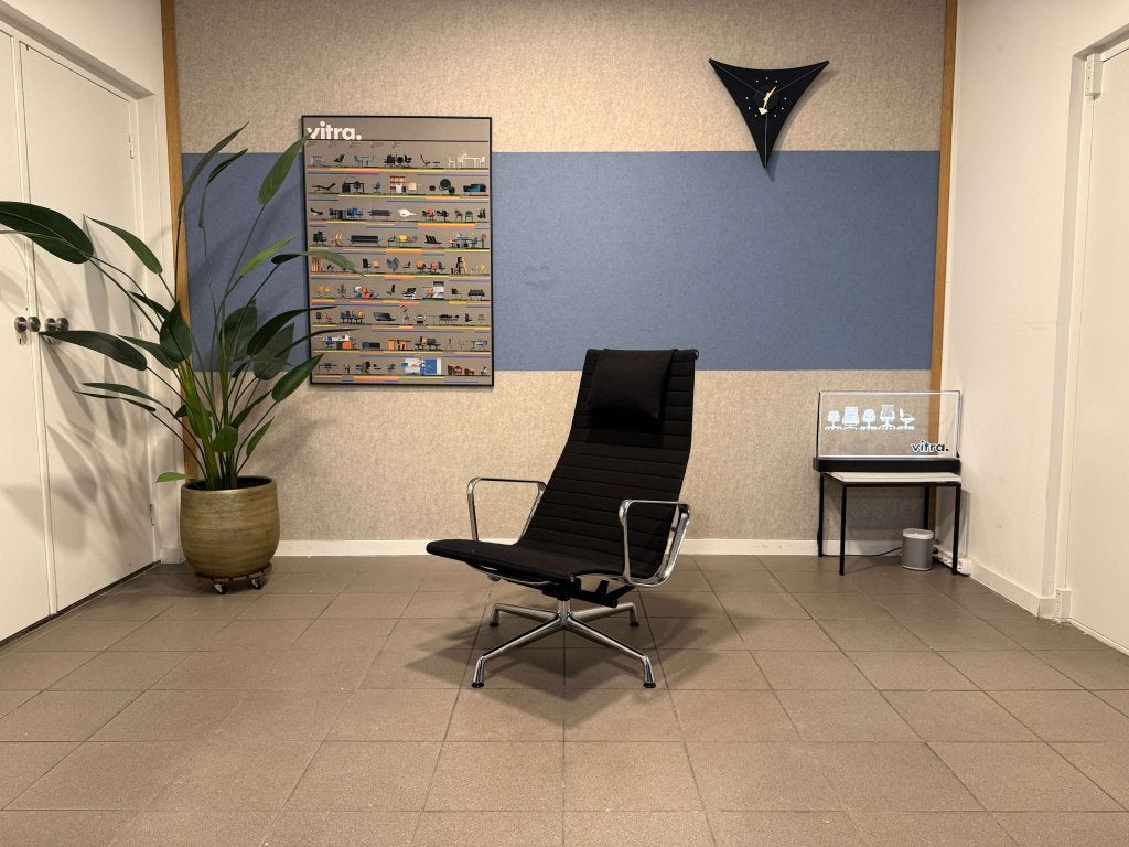 Vitra | Eames | EA124 | Zwart Hopsak & Chrome | 1x, Huis en Inrichting, Fauteuils, Gebruikt, Metaal, Stof, 50 tot 75 cm, 100 tot 125 cm