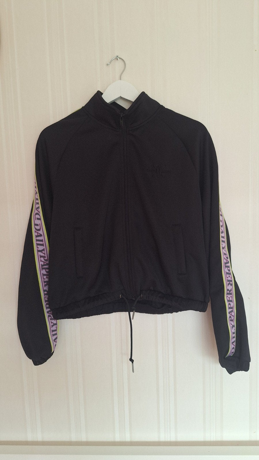 Zwarte Daily Paper Zip Jacket met logo op mouwen, Ophalen, Zwart, Daily Paper, Maat 36 (S)