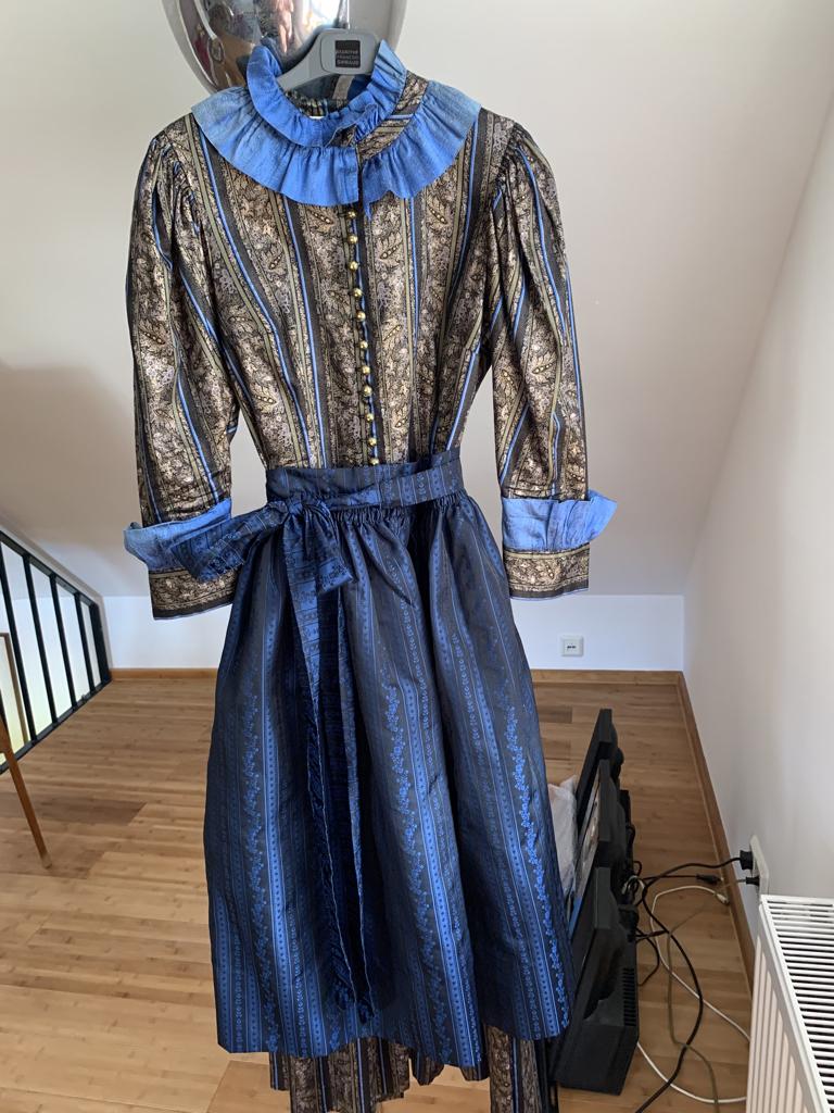 Traditionele Dirndl jurk, handmade, zijde + katoen + schort, Angelika Böhm, Zo goed als nieuw, Knielengte, Maat 36 (S)