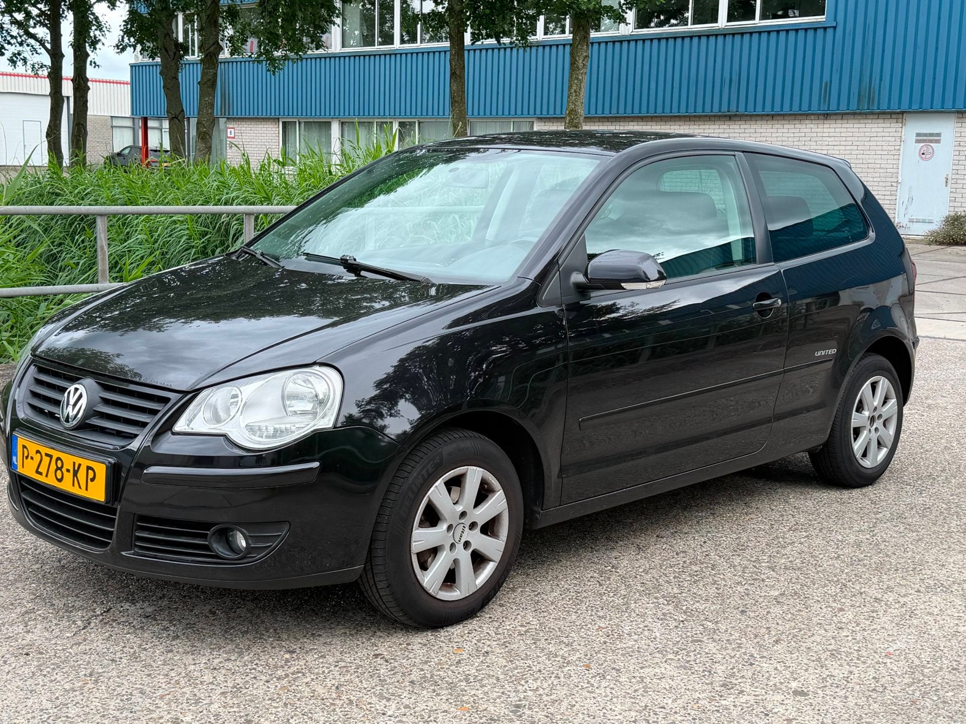Volkswagen Polo 1.4-16V Trendline Airco! Stoelverwarming LM, Voorwielaandrijving, Gebruikt, 4 cilinders, Zwart