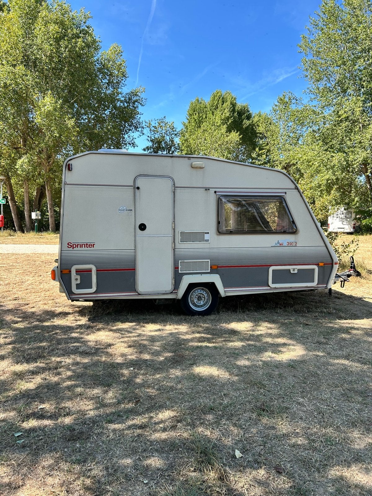 Nette lichtgewicht Beyerland Sprinter 390-2 Caravan, Rondzit, Schokbreker, Particulier, 4 tot 5 meter