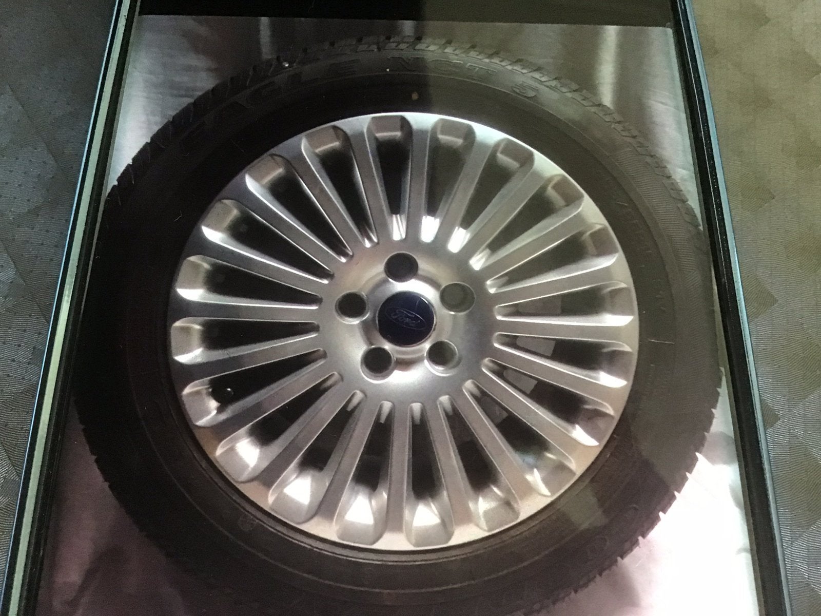 NIEUW. Ford Focus aluminium velg + goodyear band., Ophalen