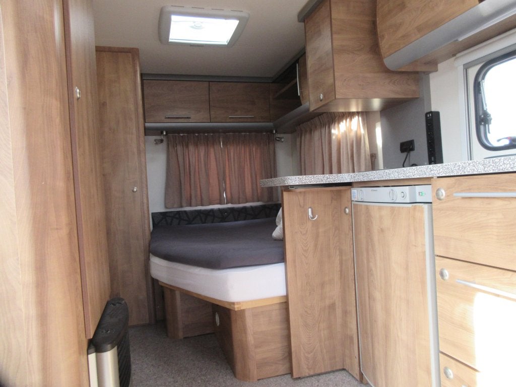 HomeStar Racer 45 ZEER NETJES EN MODERN, Caravans en Kamperen, Overige merken, Rondzit, Overige typen, Schokbreker