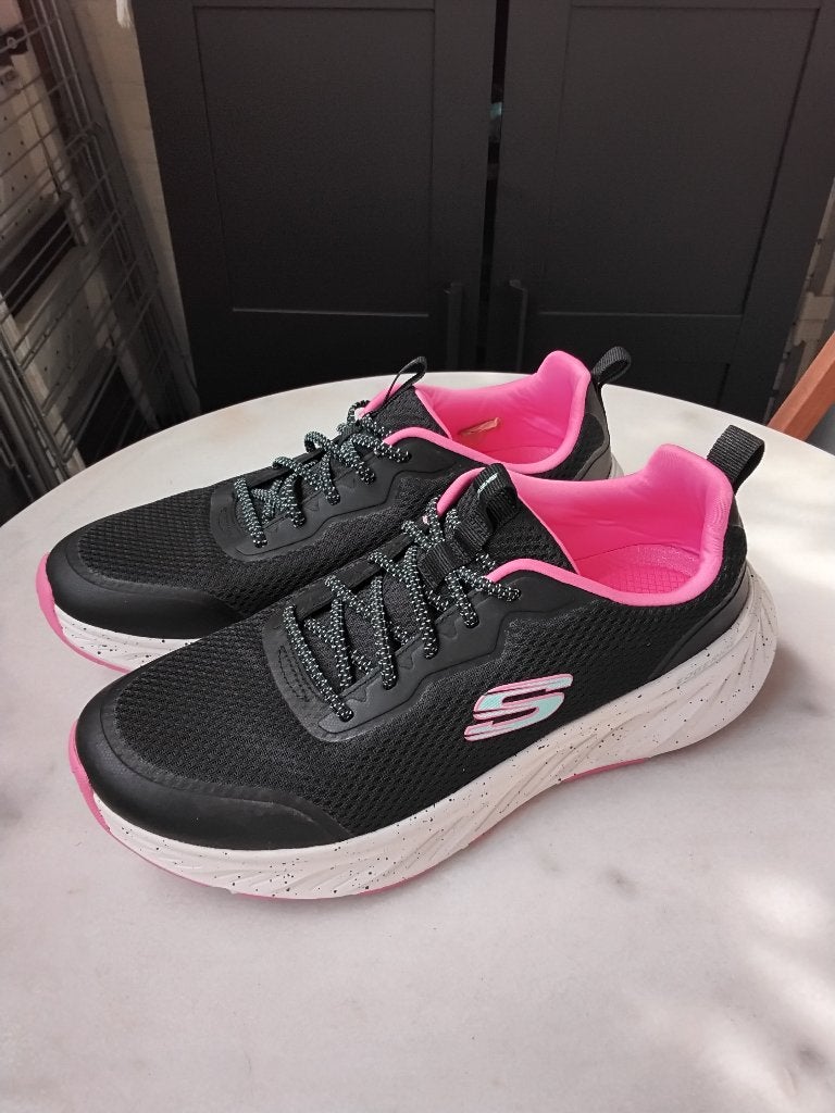Schoenen van merk Skechers, Ophalen, Skechers, Gedragen, Sportschoenen