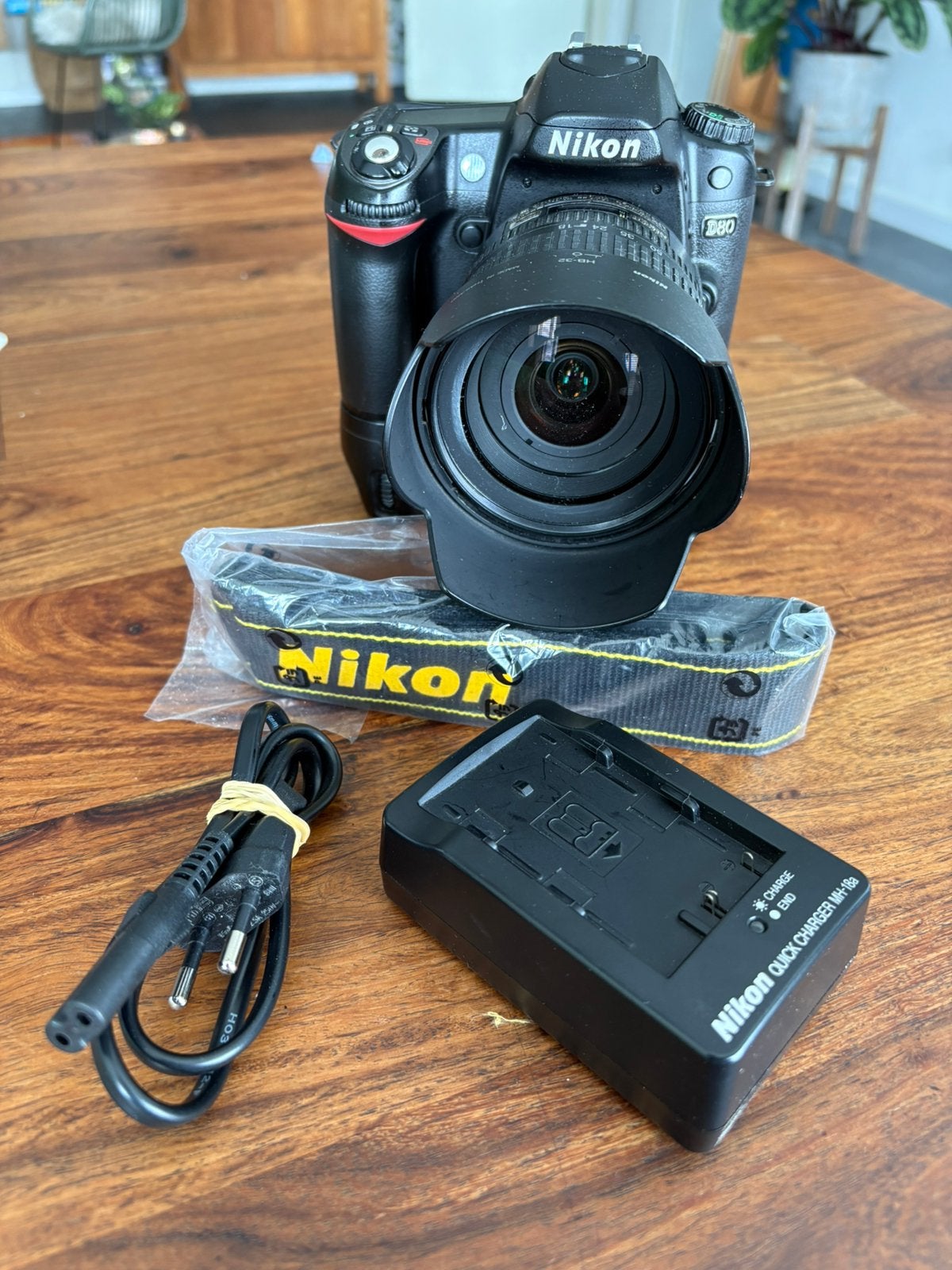 Nikon D80 met batterijhouder en 18/70 zoomlens, Ophalen, Zo goed als nieuw, Nikon