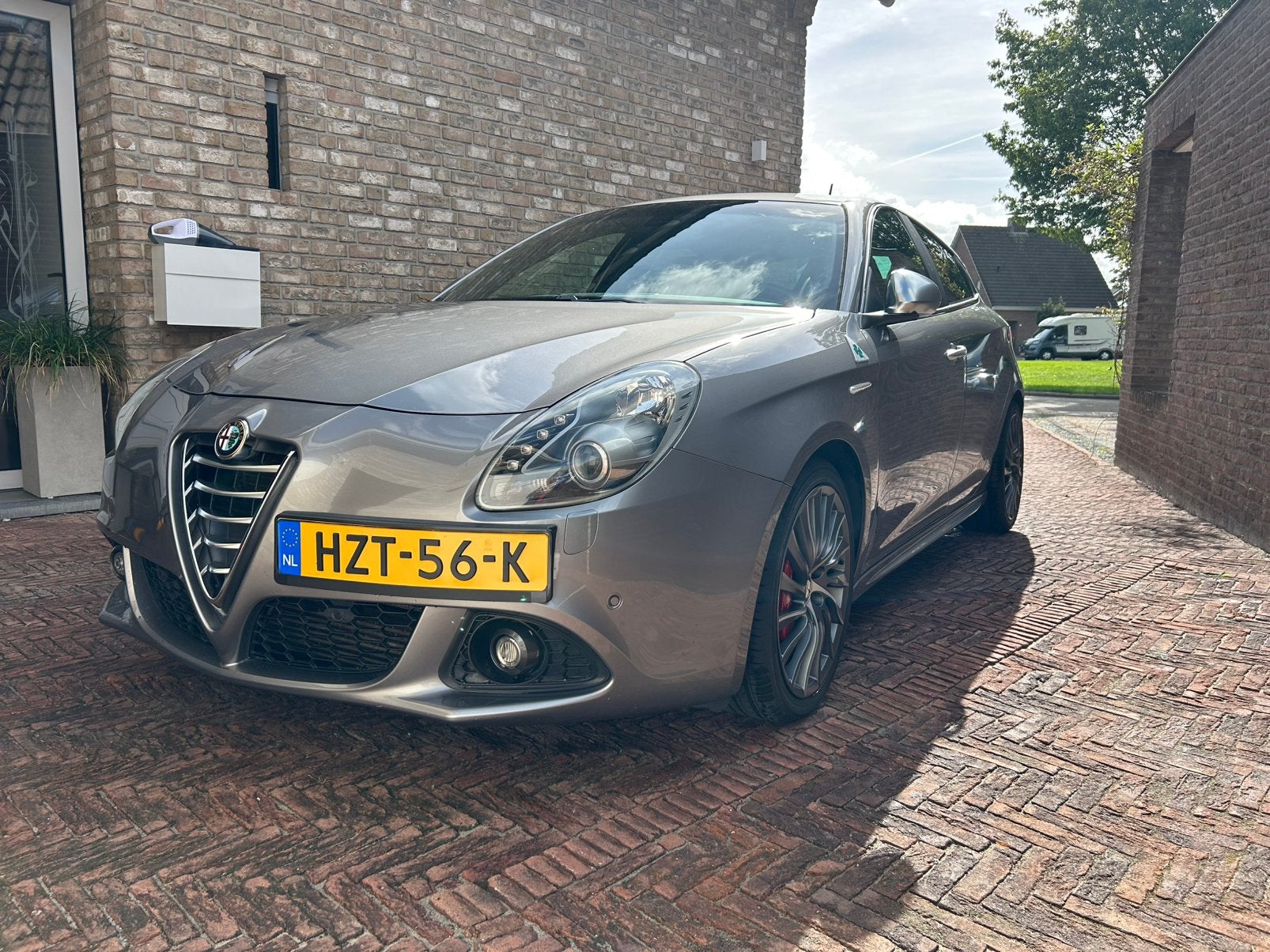 Alfa Romeo Giulietta QV 1.750 TBI AUT 2015 Grijs, Auto's, 15 km/l, 4 cilinders, Particulier, 1000 kg