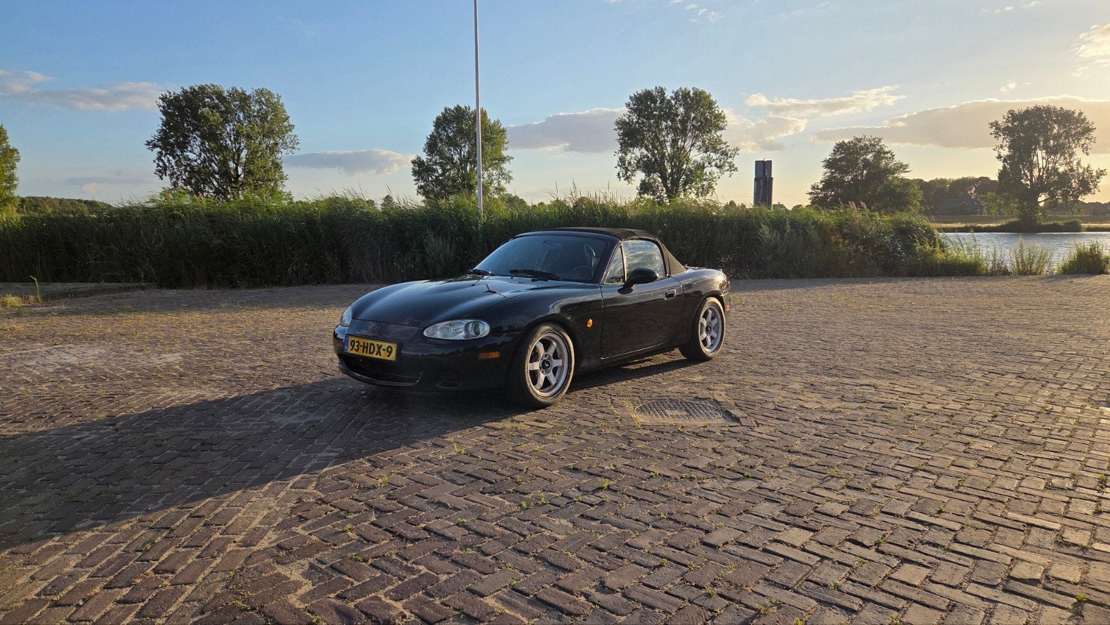 Mazda MX-5 1.6 I 2003 Zwart, Auto's, 13 km/l, Achterwielaandrijving, 40 €/maand, 4 cilinders