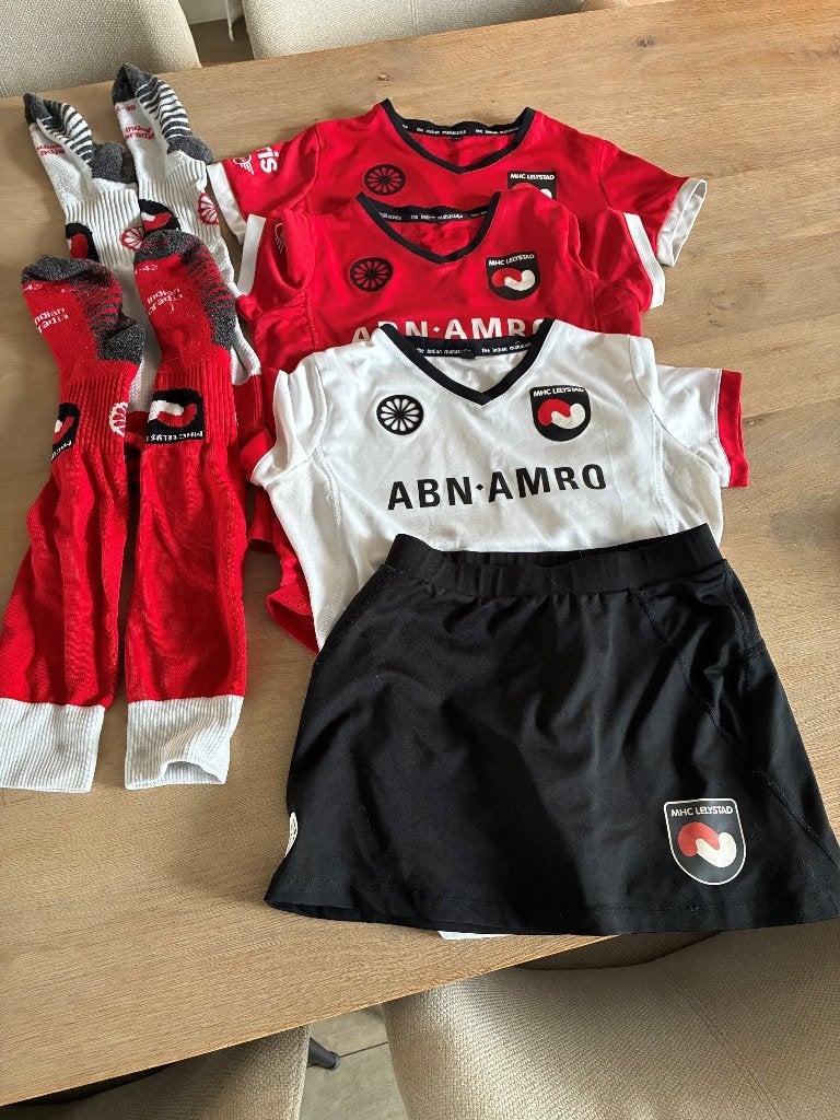 Hockeykleding MHC Lelystad – maat 152/164 + hockeysokken, Ophalen, Gebruikt, Kleding