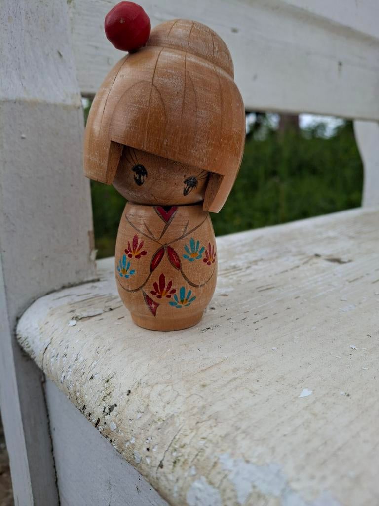 Vintage Japanse Kokeshi pop - gesigneerd, 11cm hoog, Ophalen of Verzenden, Gebruikt, Overige typen