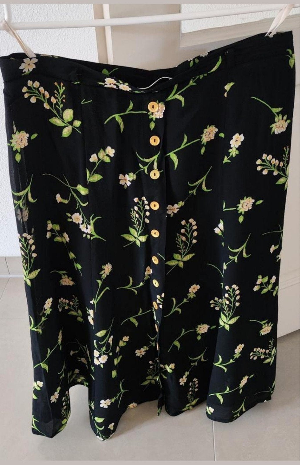 Zwarte midi rok met leuke print maat 42 met voering in prima, Kleding | Dames, Rokken, Zwart, Maat 42/44 (L), Ophalen of Verzenden