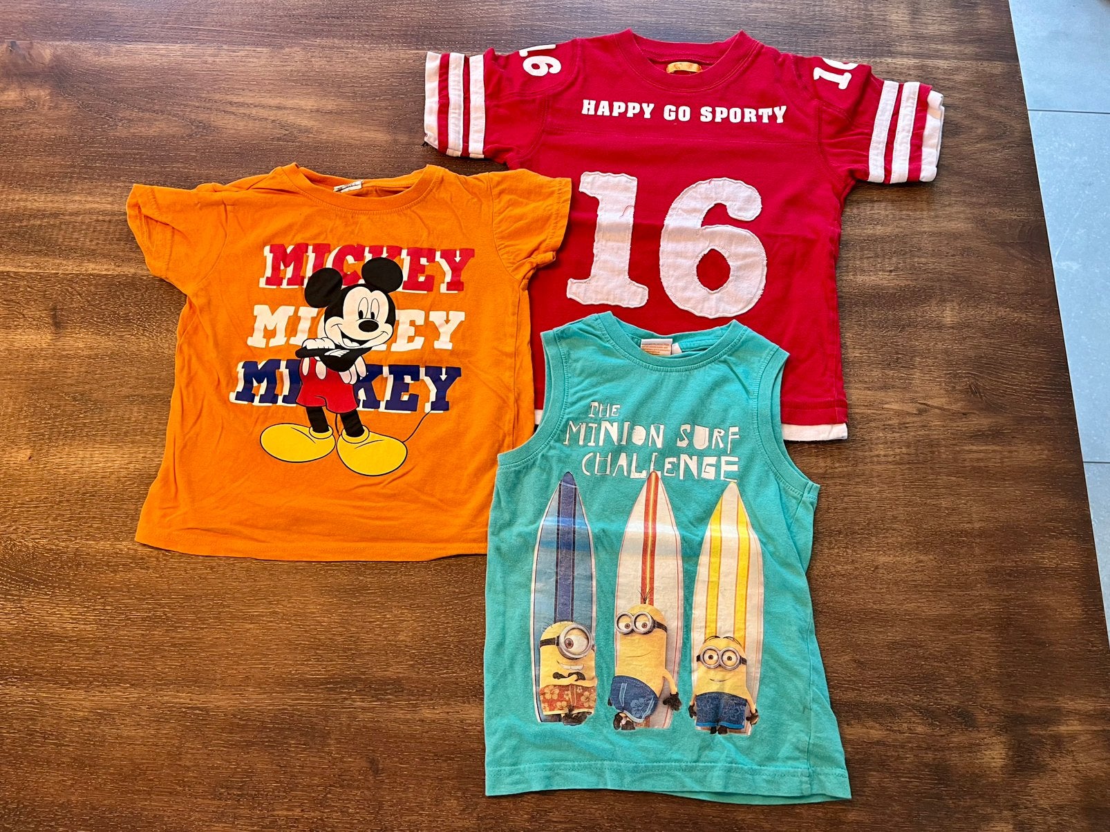 2 t-shirts en mouwloos shirt maat 110, Kinderen en Baby's, Ophalen, Gebruikt, Jongen, Shirt of Longsleeve