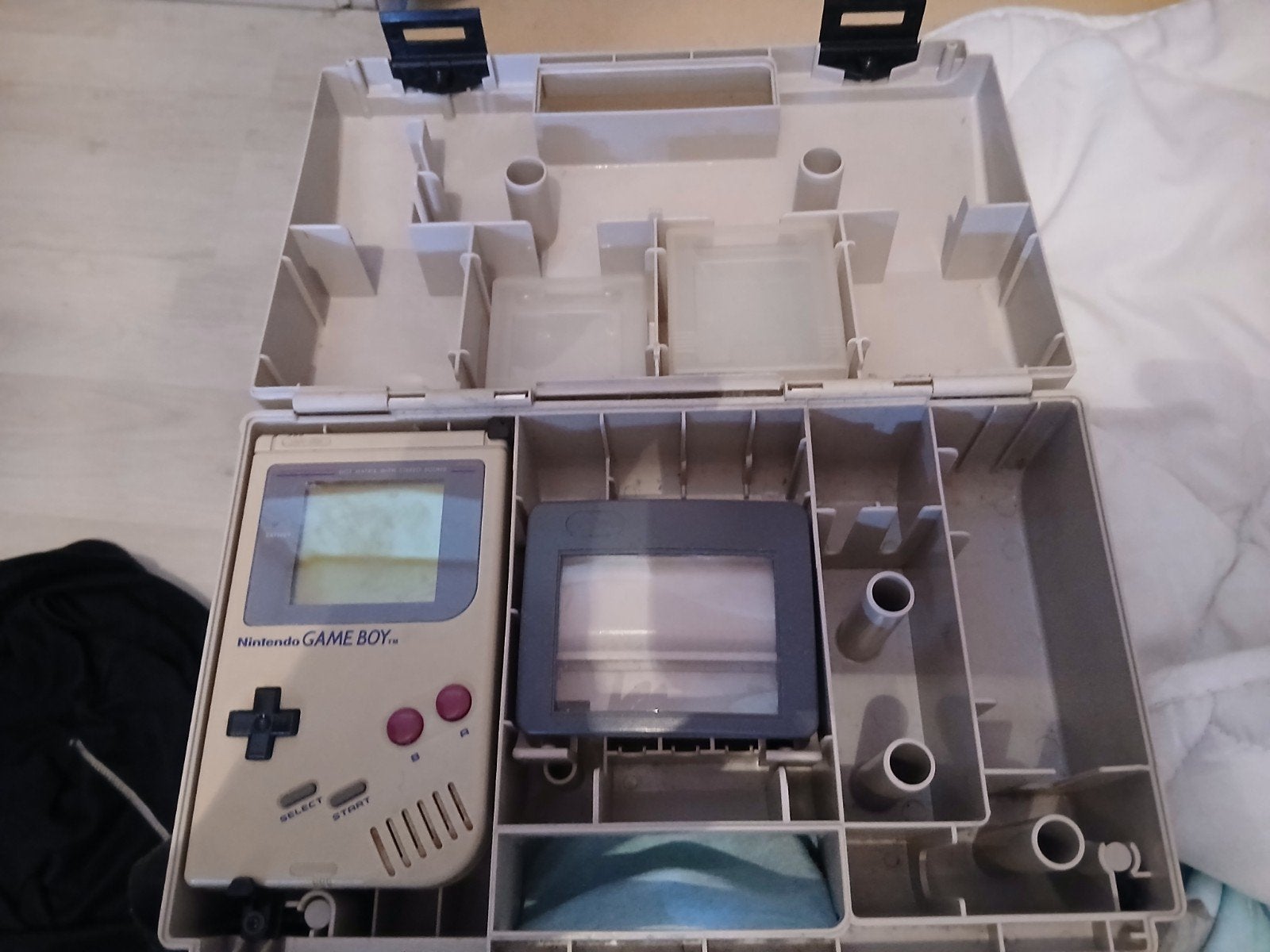 Game Boy met spellen, koffer en vergrootglas, Ophalen