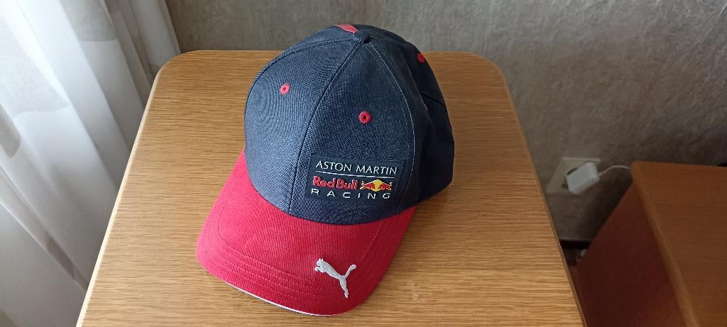 De orginele Red Bull Max Verstappen pet, Ophalen of Verzenden, Nieuw, Puma, Pet