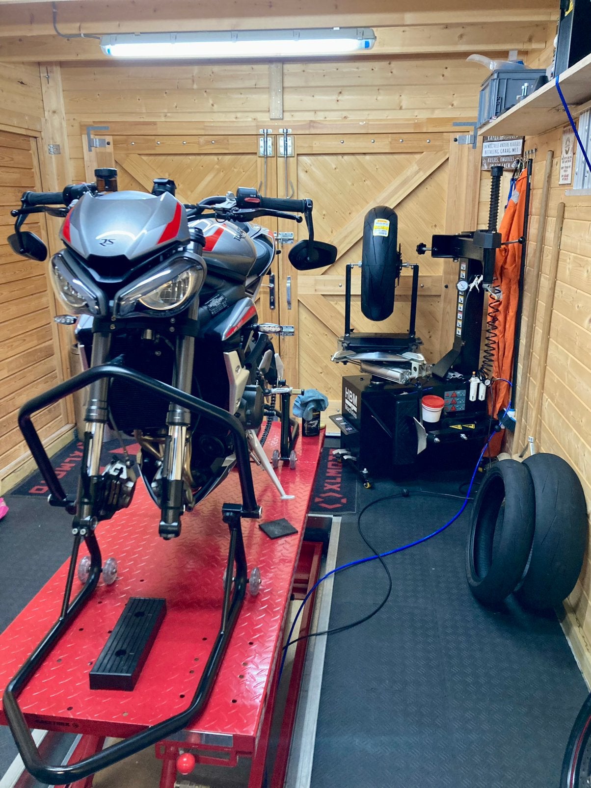 Motorbanden&onderhoud, Ophalen