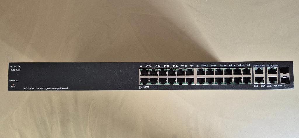 Cisco SG300-28 L2/L3 Ethernet Switch, Computers en Software, Netwerk switches, Ophalen of Verzenden, Gebruikt